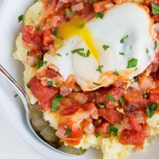 One-Pan Mediterranean Eggs