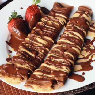 peanut butter cup protein crepes