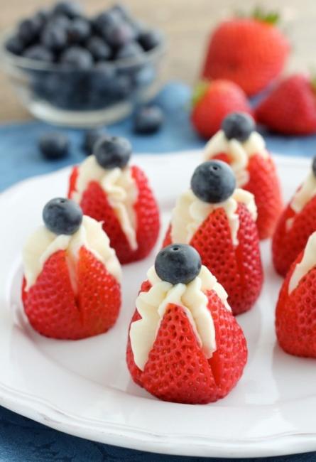 Cheesecake Stuffed Strawberries 